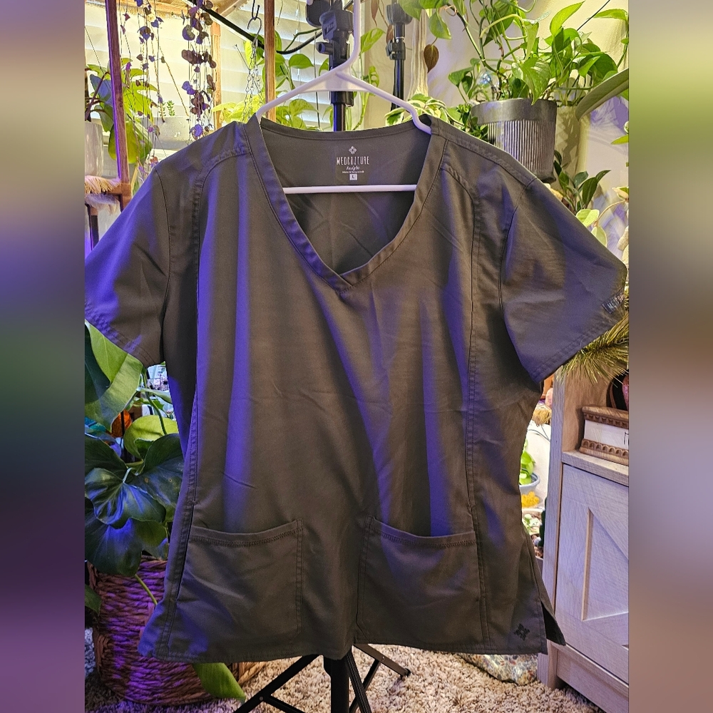 Med couture olive jogger scrub set
